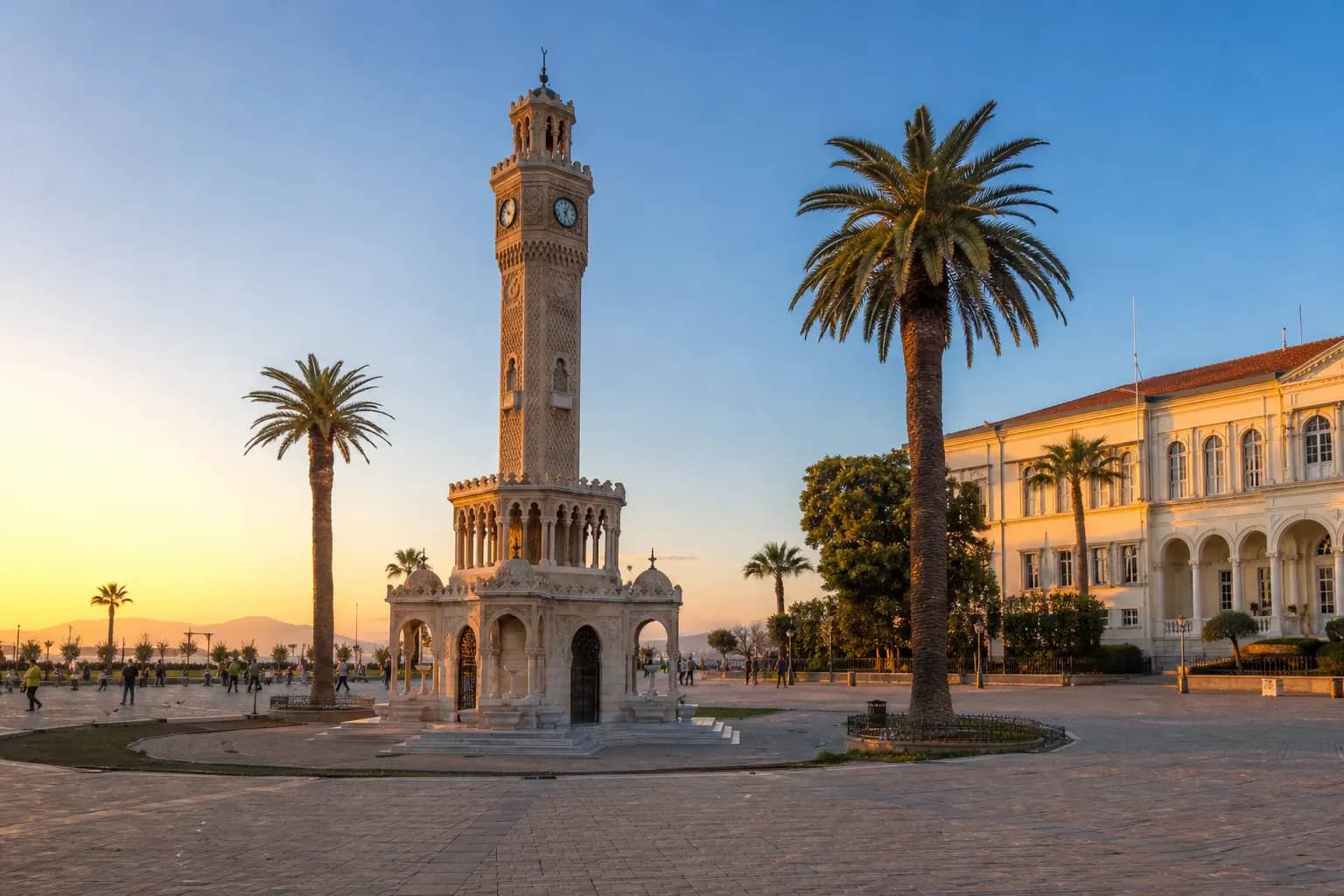 İzmir Saat Kulesi ve Konak Meydanı, Turizm Bakanlığı İzmir başvuru süreçlerinin sembolü